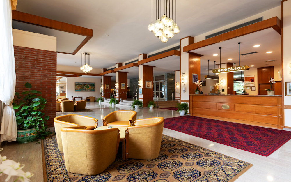 Grand Hotel Cesare Augusto lounge and guest seating